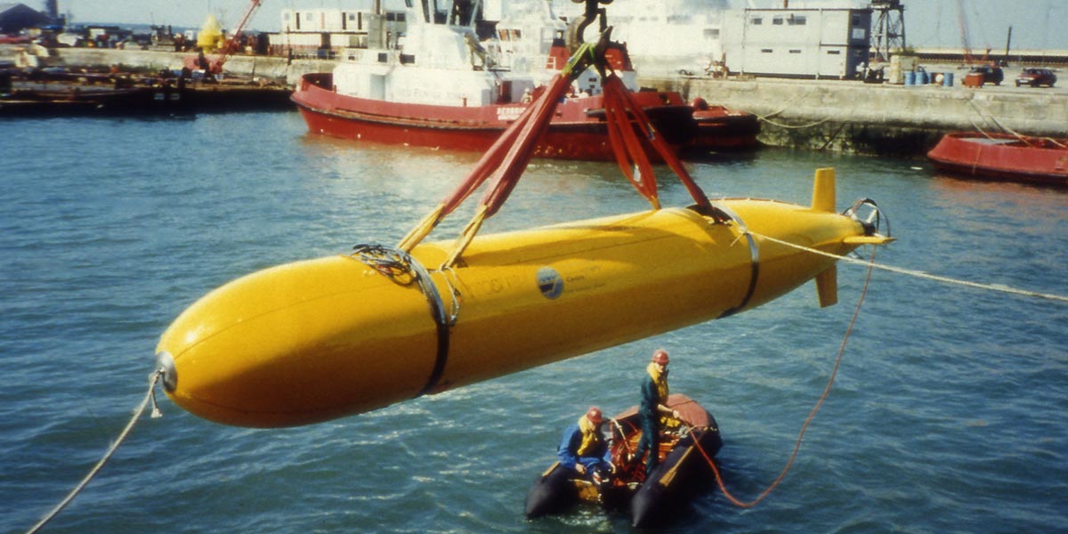 Autosub 1 is lowered carefully into Empress Dock.