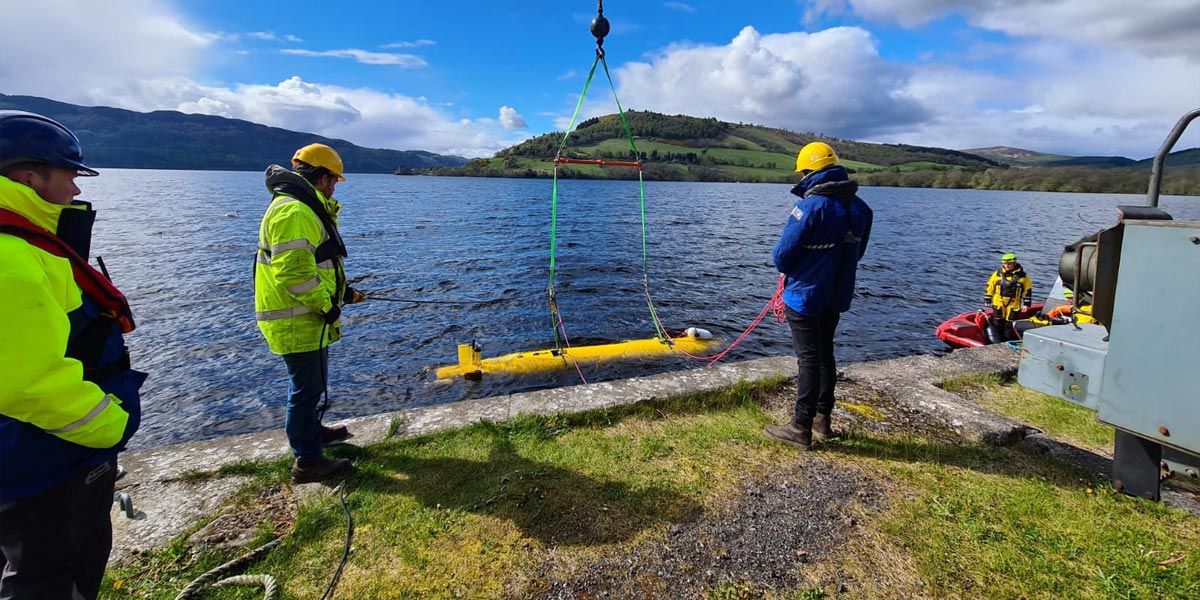 The Oceanids Autosub 2000 Under-Ice (Autosub 5) launched from the shore at Loch Ness.