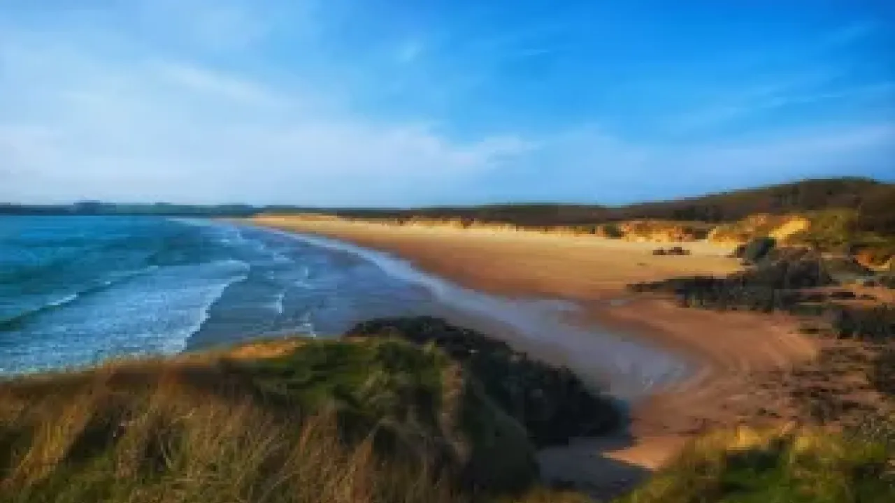 UK coastline (photo by Marta S. on Unsplash
