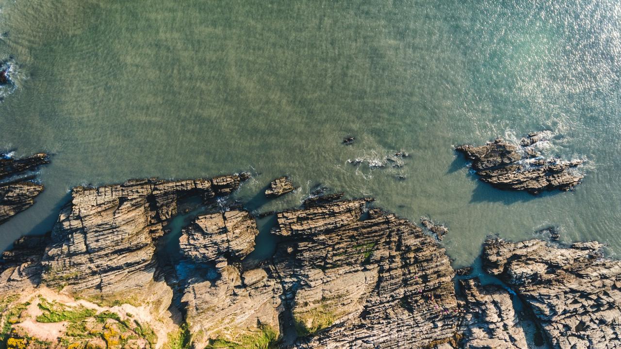 Mining pollution puts nearly 300,000 km of world's coastlines at risk, study warns