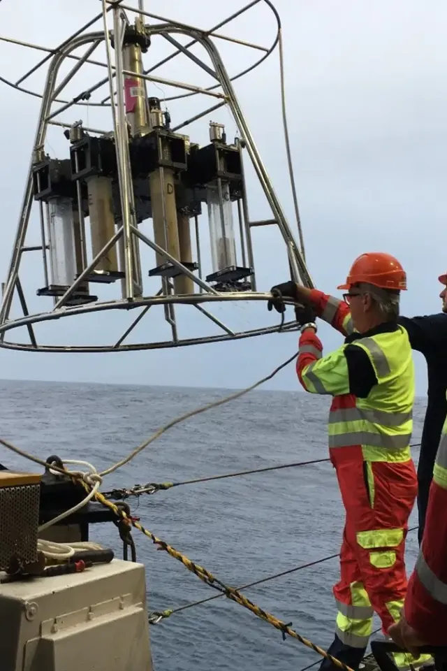 The Team Supporting Science and Sea