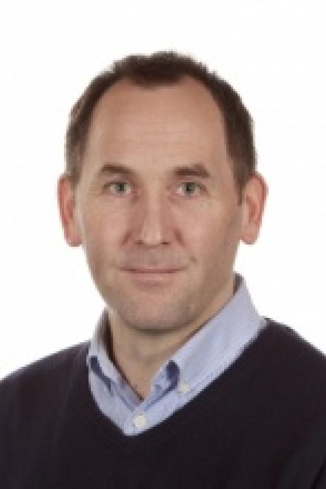 Dr Andrew Gates