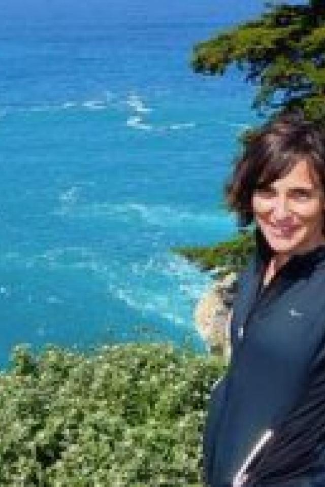 Dr Julie Robidart
