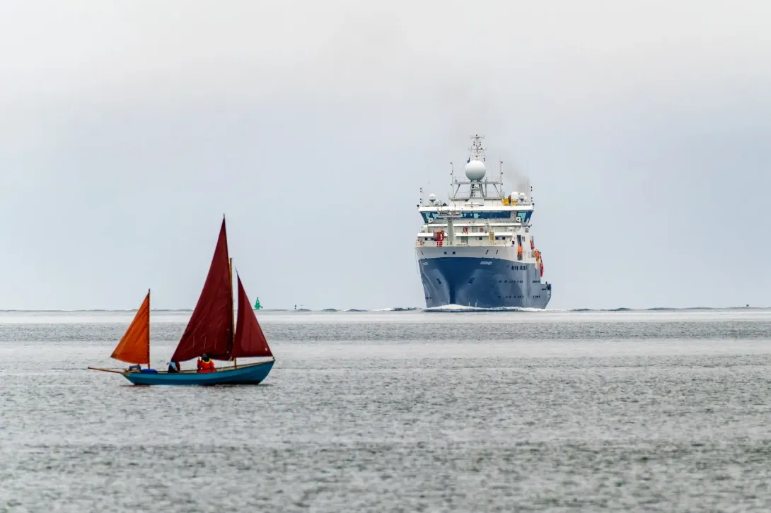 Research Vessel Visits