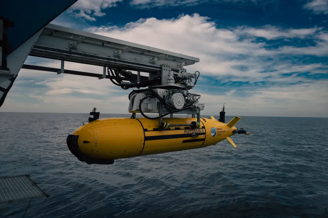 Autosub 5 being deployed