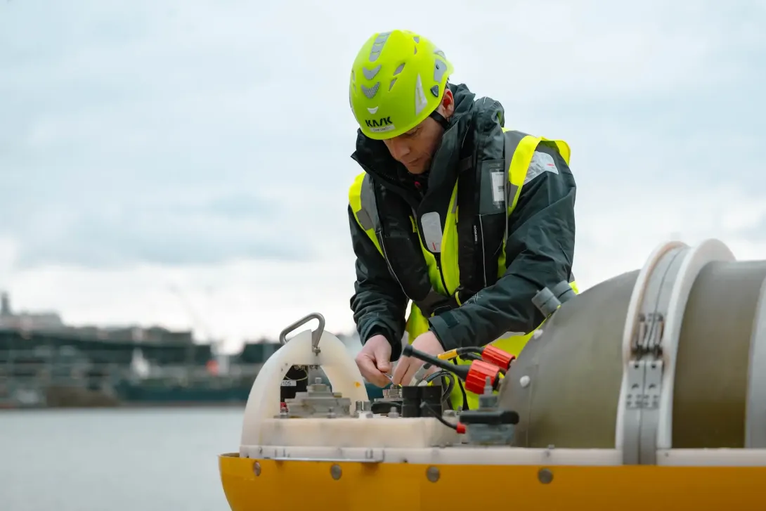 How Does Autosub Long Range Transmit Data?