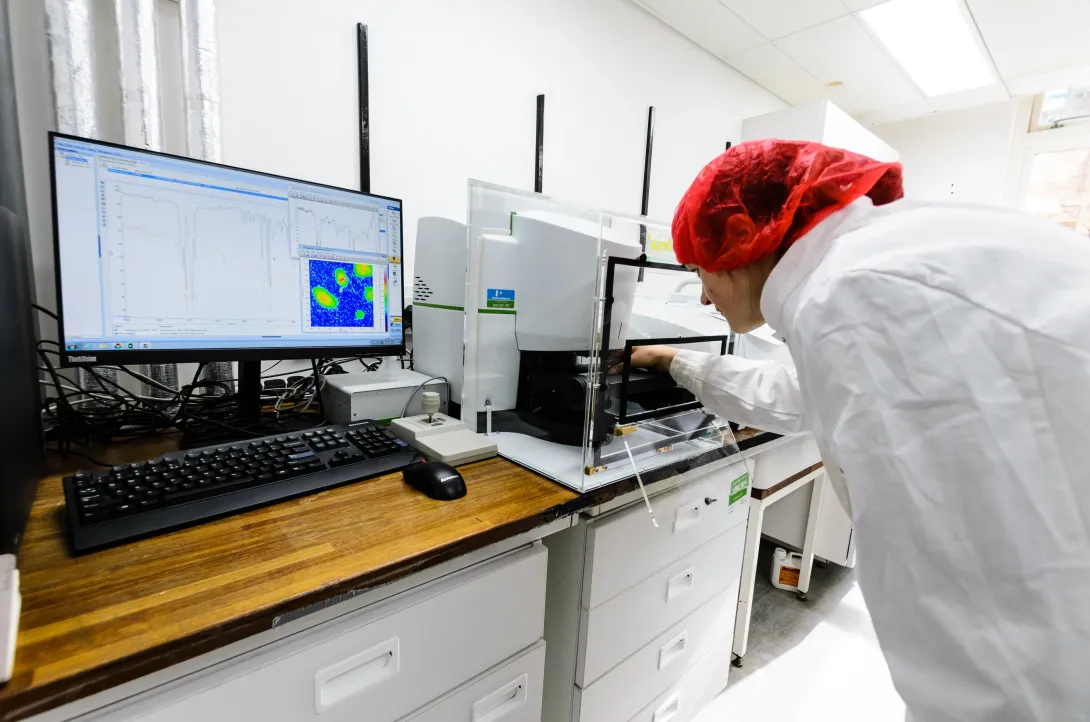 How do we analyse microplastic samples?