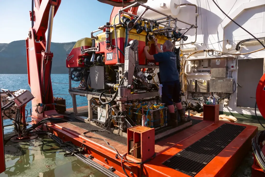 ROV Isis being prepared for deployment