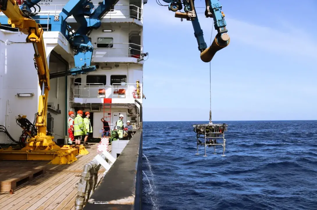 HyBIS on its way down to the abyss at Porcupine Abyssal Plain. Image Credit: Lisa Skein.